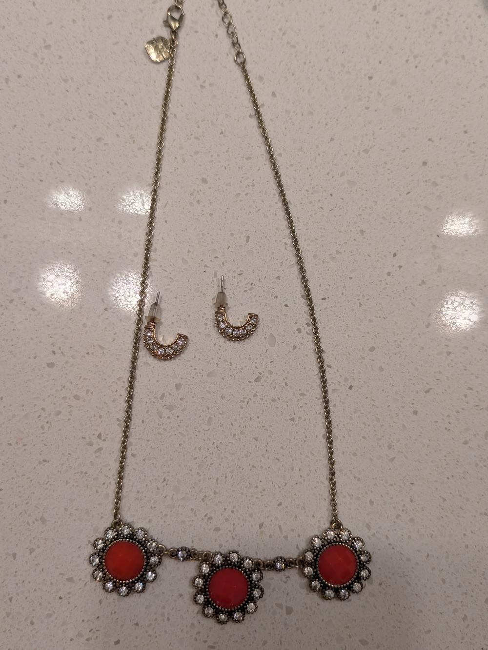 VTG MONET Coral Faux Rhinestone Charm Chain Link Gold Tone Necklace 16”